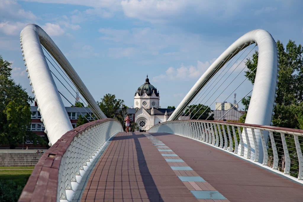Tiszavirag híd Tiszaliget felől nézve