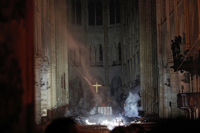 Lángoló Notre Dame