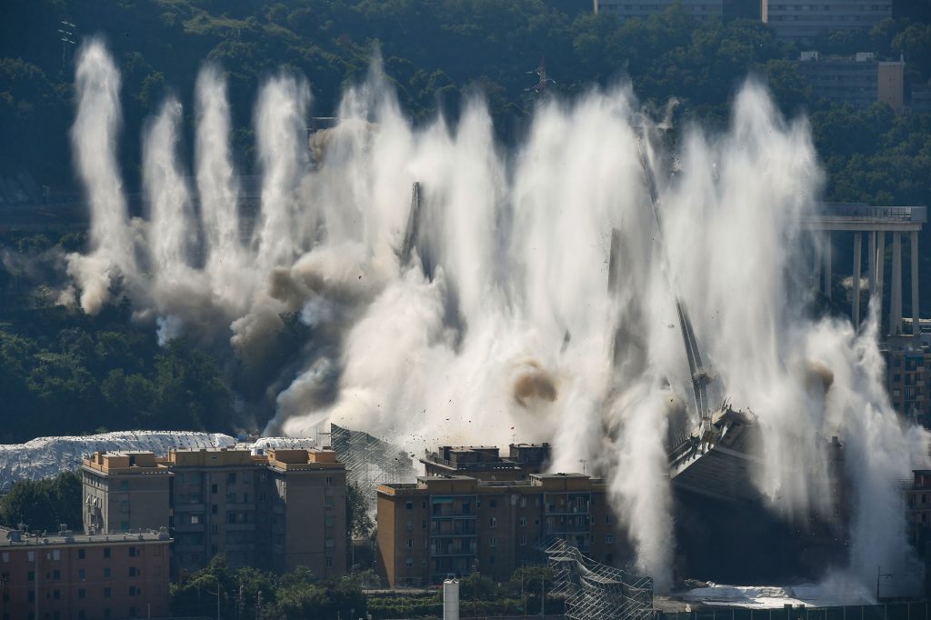 A Morandi-híd felrobbantása