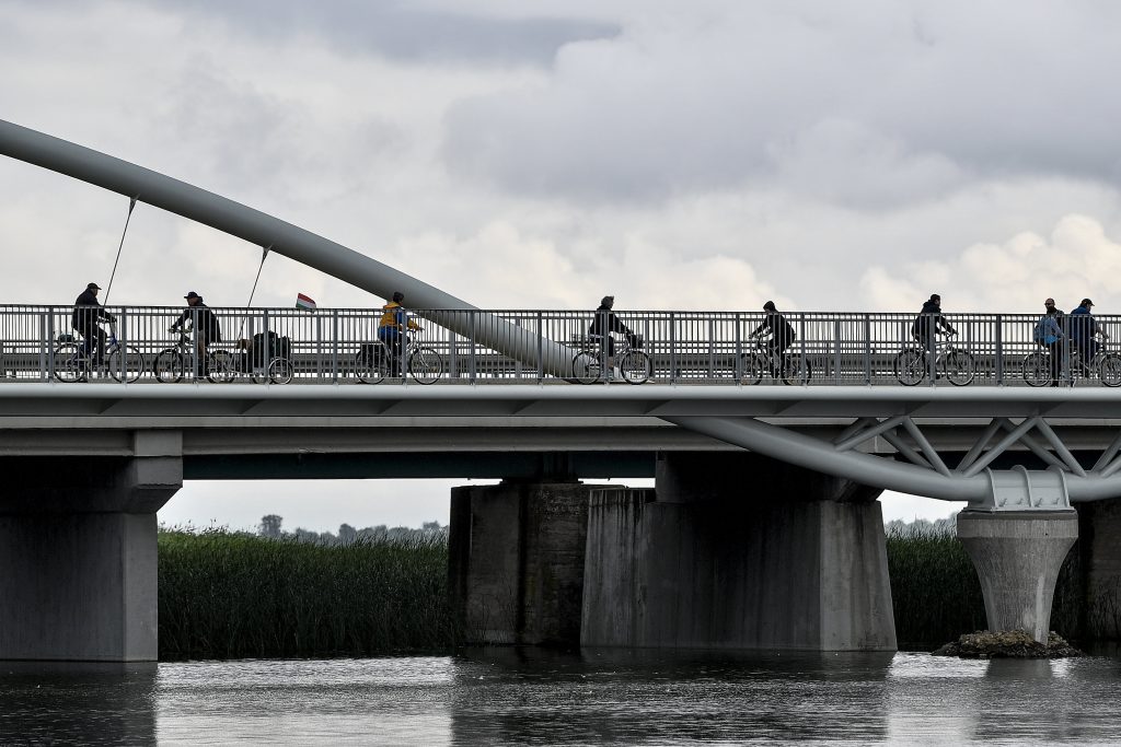 Átadták a Tisza-tavi kerékpárút utolsó szakaszát is. Fotó: MTI/Czeglédi Zsolt