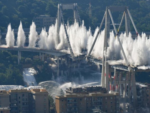A Morandi-híd felrobbantása