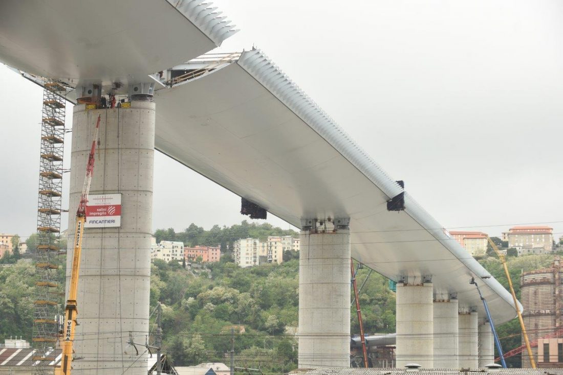 Az újjáépített genovai híd utolsó eleme is a helyére került