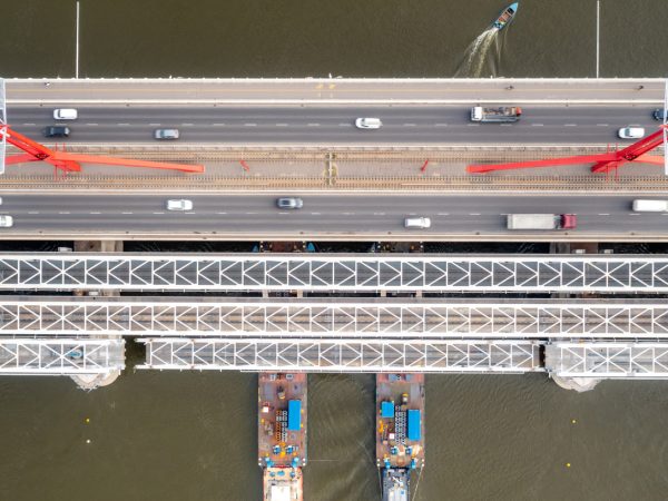 Hamarosan befejezik a Déli összekötő vasúti Duna-híd korszerűsítését