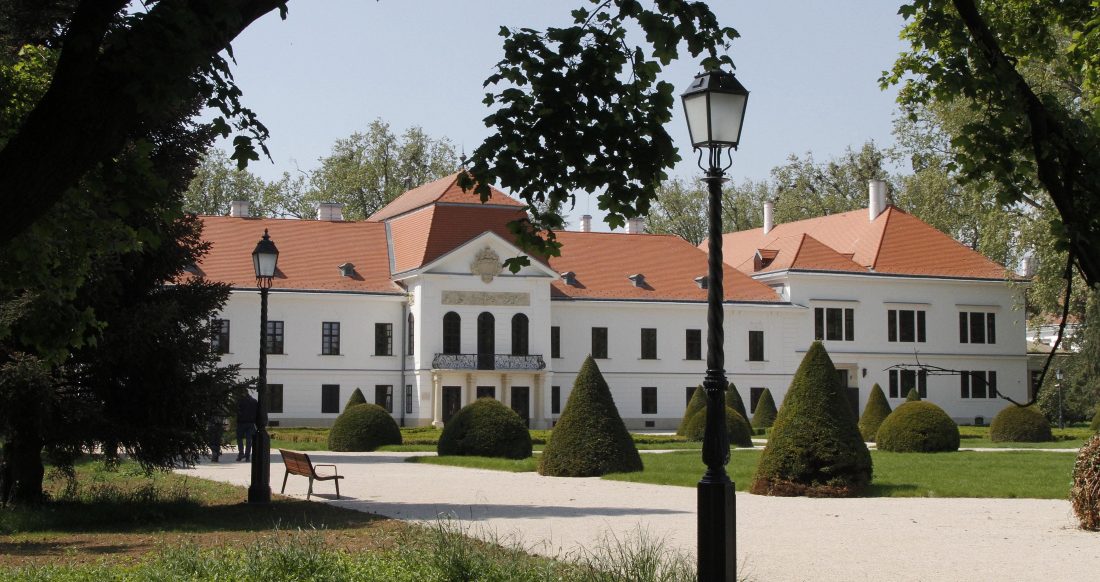 Megújult a nagycenki Széchenyi-kastély
