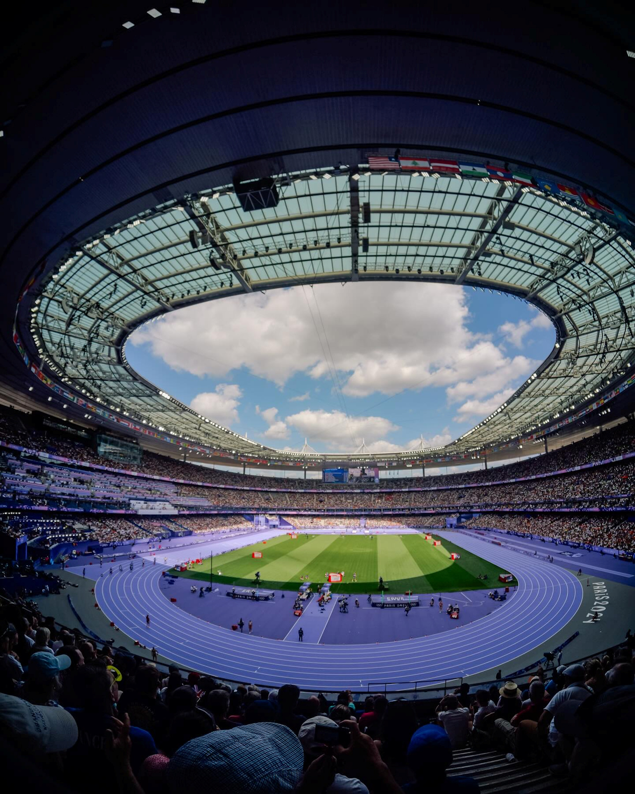 A Stade de France-ban szinte végig teltház előtt zajlottak az atlétikai versenyek